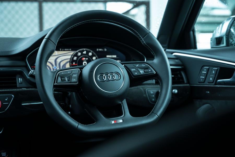 Панель приборов Audi S4 Avant (B9) 2019 года  (JP) (фото 6 из 21)